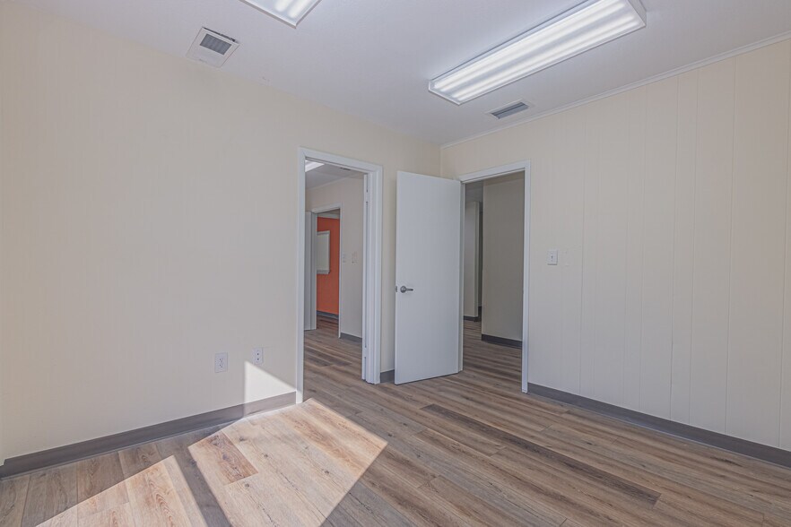 More Photos Of 119 W Plymouth Ave, Deland Unknown For Lease