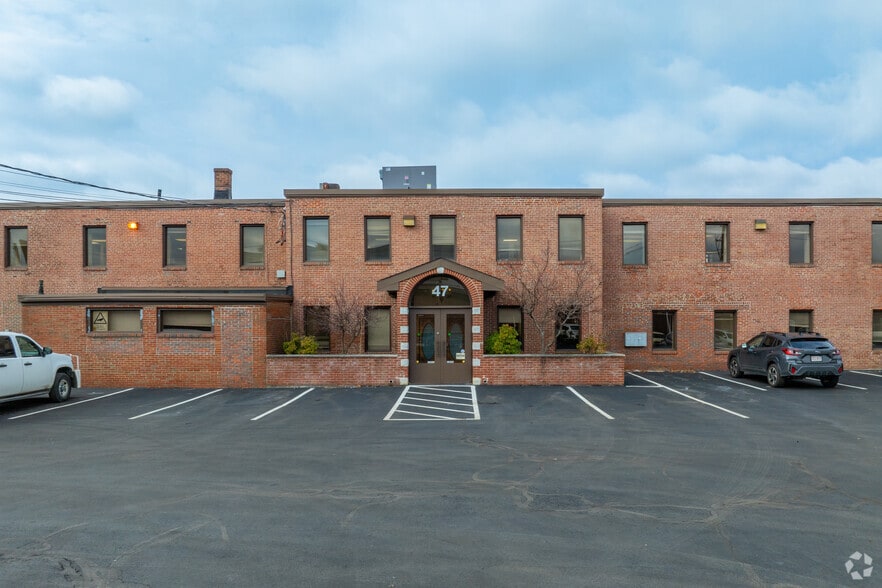 More Photos Of 47 Hall St, Medford Light Distribution For Lease