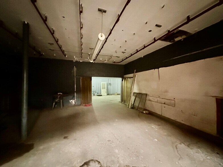 More Photos Of 9420 SE 3rd Ave, Amarillo Showroom For Sale