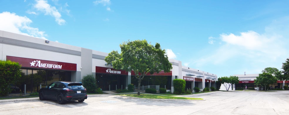 More Photos Of 8666 Huebner Rd, San Antonio Research And Development For Lease