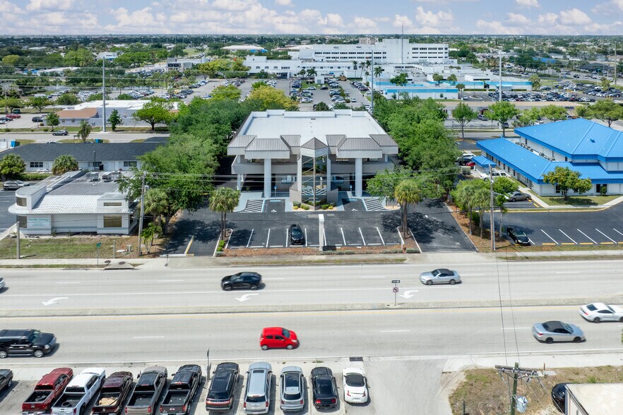 More Photos Of 1425 Viscaya Pky, Cape Coral Office For Lease
