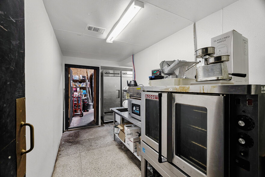 More Photos Of 5050 Broadway, Alamo Heights Restaurant For Sale
