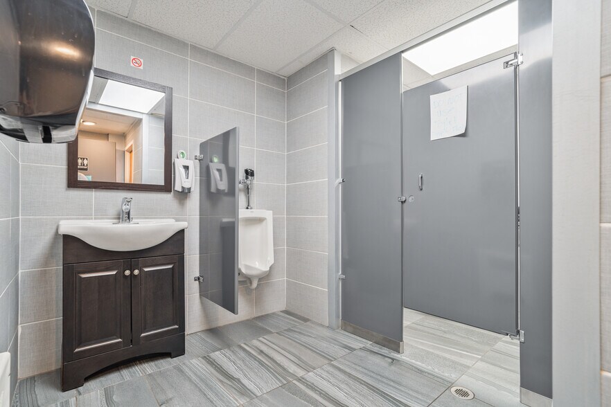 More Photos Of 235 Chestnut St, Springfield Office For Lease
