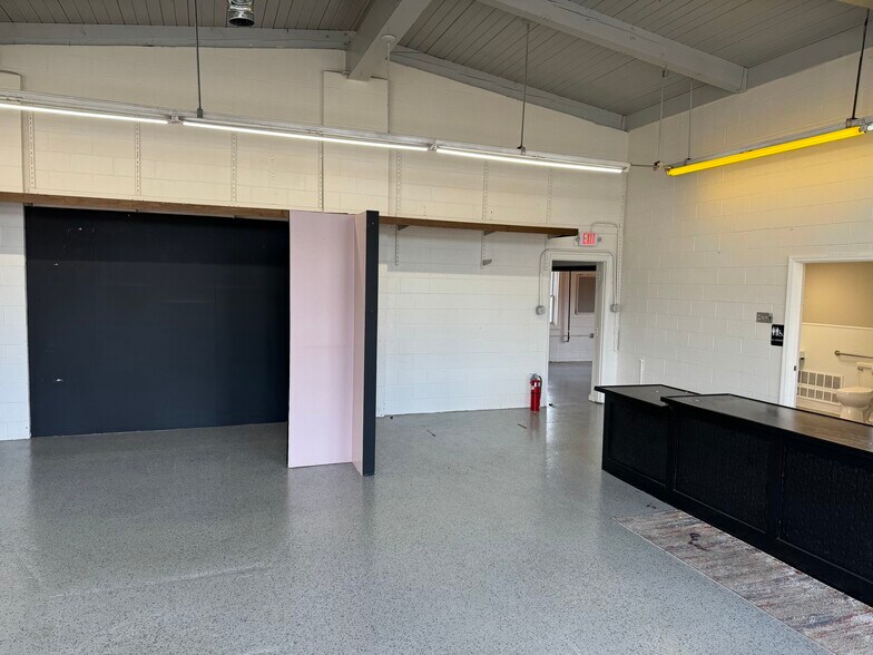 More Photos Of 5 S Madison St, Oswego Storefront Retail Office For Lease