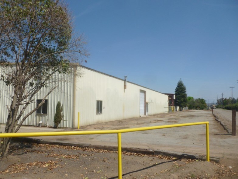 More Photos Of 43016 Road 68, Reedley Warehouse For Lease