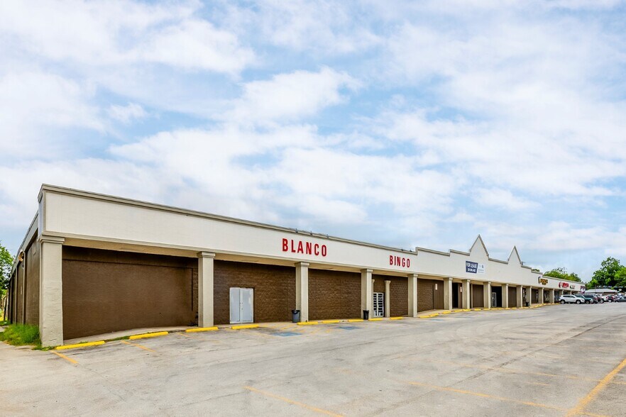 More Photos Of 3719-3815 Blanco Rd, San Antonio Storefront For Sale