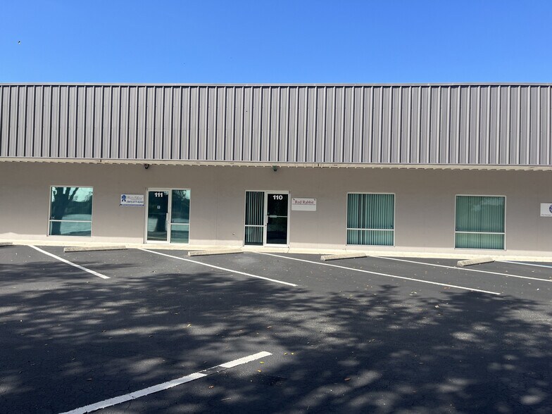 More Photos Of 1891 Porter Lake Dr, Sarasota Light Manufacturing For Sale