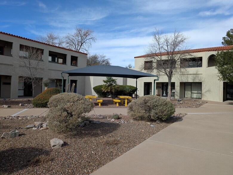 More Photos Of 1131 S La Canada Dr, Green Valley Unknown For Lease