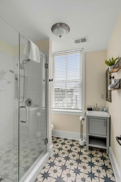 More Photos Of 140 Spring St, Charleston Hospitality For Sale