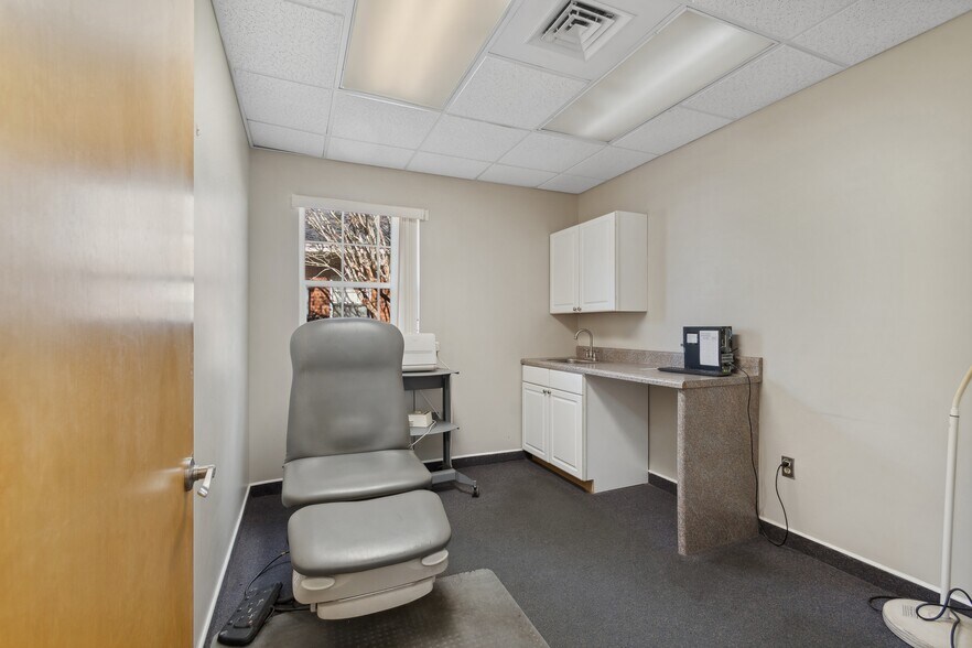 More Photos Of 4615 NW 53rd Ave, Gainesville Medical For Sale