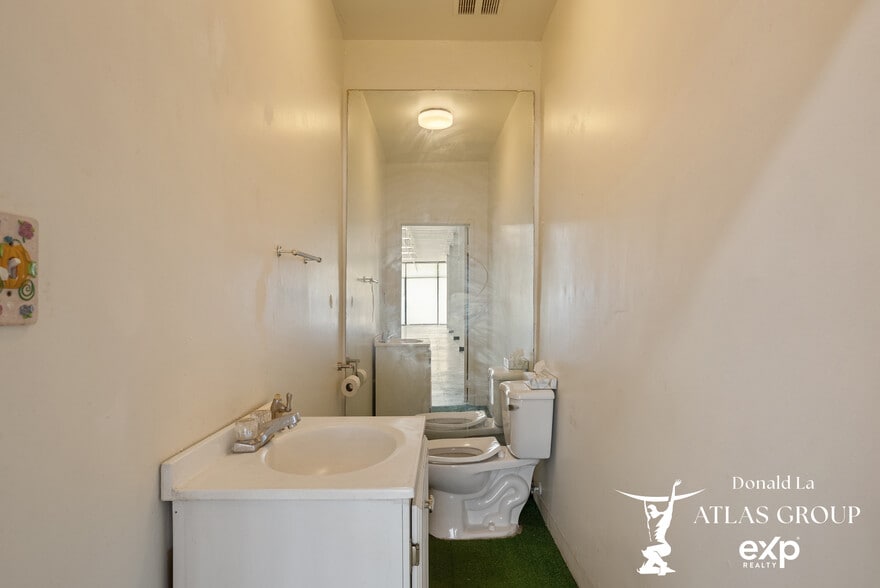 More Photos Of 115 N Western Ave, Los Angeles Storefront For Sale