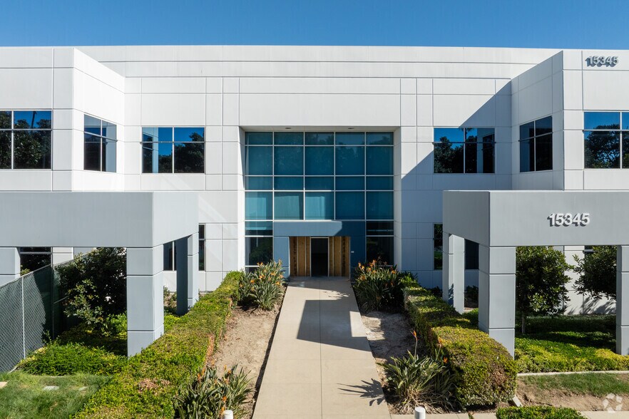 More Photos Of 15345 Barranca Pky, Irvine Research And Development For Lease
