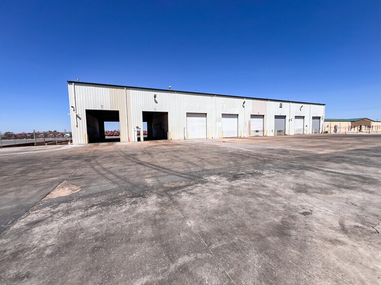 More Photos Of 3201 W Murphy St, Odessa Warehouse For Sale