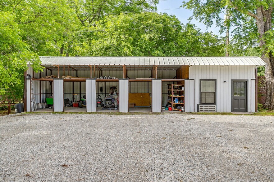 More Photos Of 1600 FM 3433, Newark Warehouse For Sale