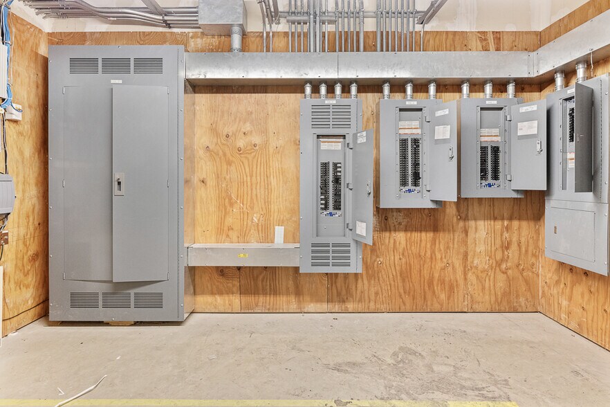 More Photos Of 2229 E State St, Salem Drugstore For Sale