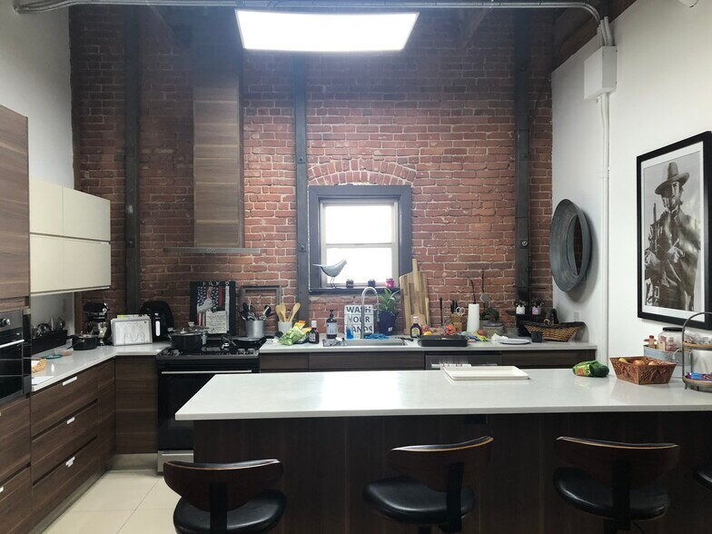 More Photos Of 124 N Townsend Ave, Los Angeles Loft Creative Space For Sale