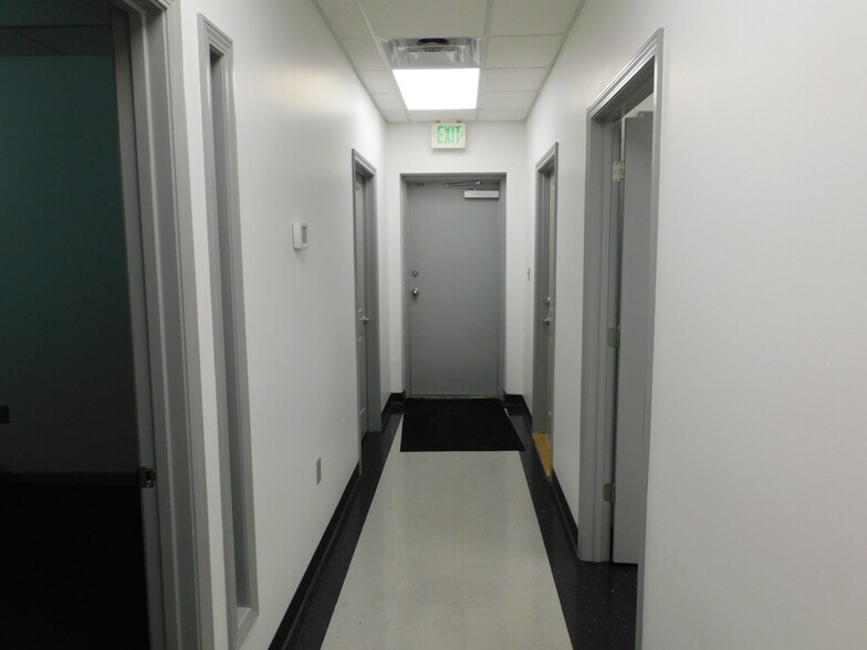 More Photos Of 7950 US-31 Hwy, Calera Office For Sale