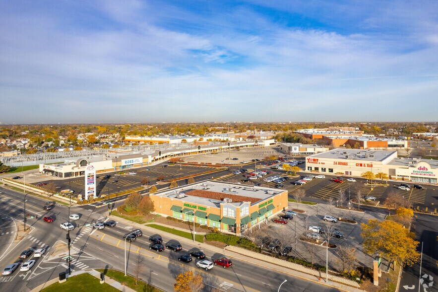 More Photos Of 6420-6560 W Fullerton Ave, Chicago Unknown For Lease