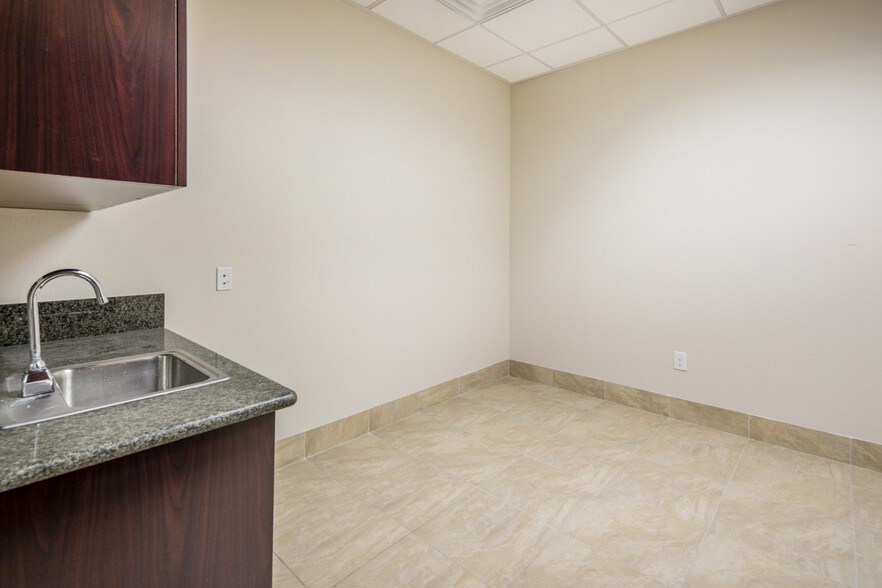 More Photos Of 1900 N Nellis Blvd, Las Vegas Medical For Lease