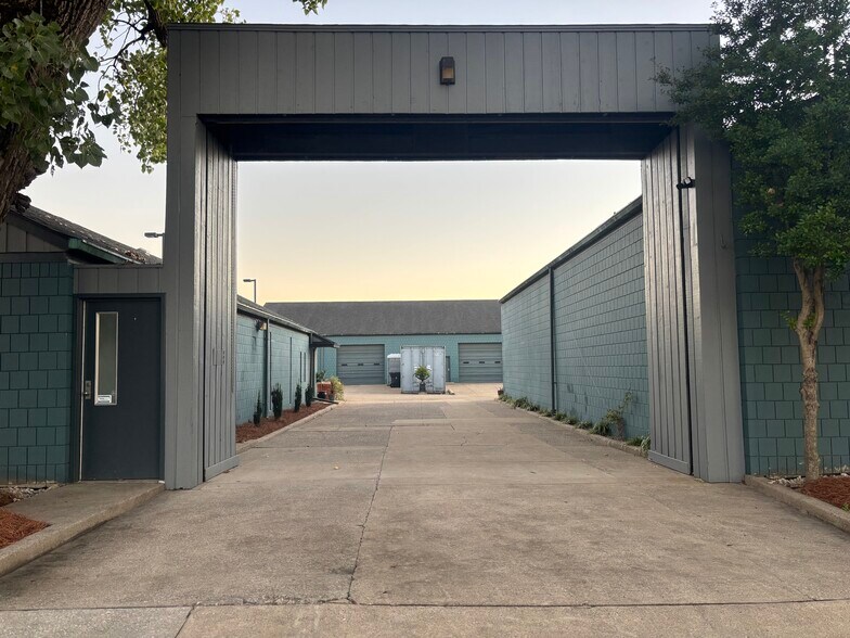 More Photos Of 326 E Bloom St, Louisville Warehouse For Sale