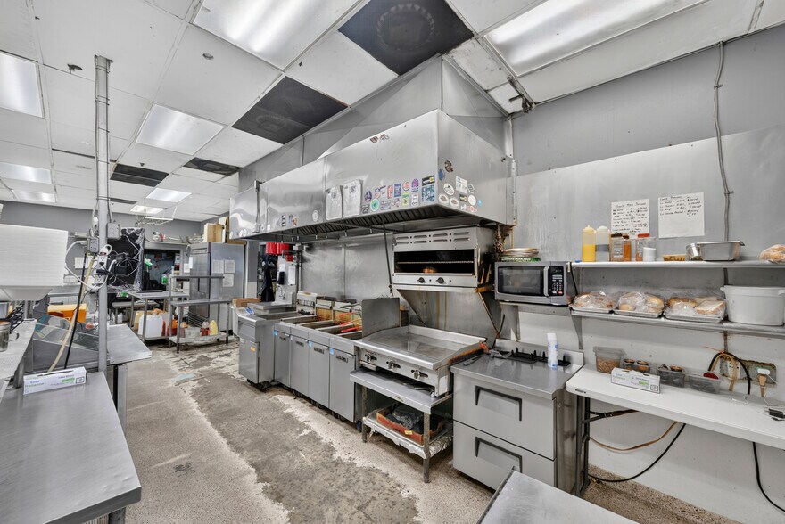 More Photos Of 14286 Beach Blvd, Jacksonville Beach General Retail For Sale