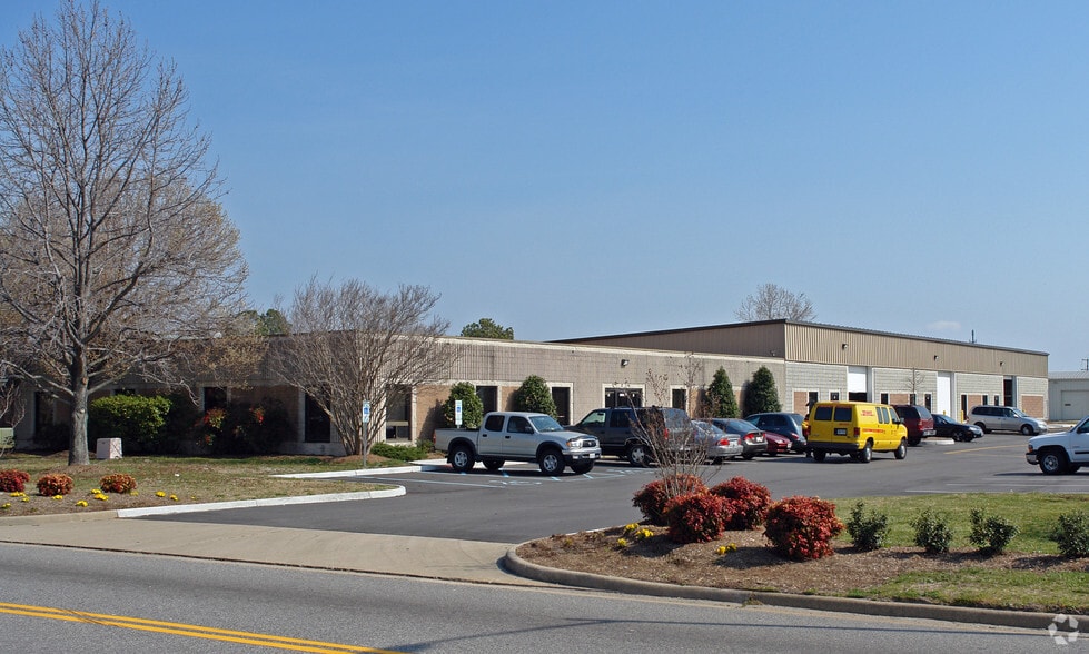 Primary Photo Of 2001 Old Greenbrier Rd, Chesapeake Service For Lease