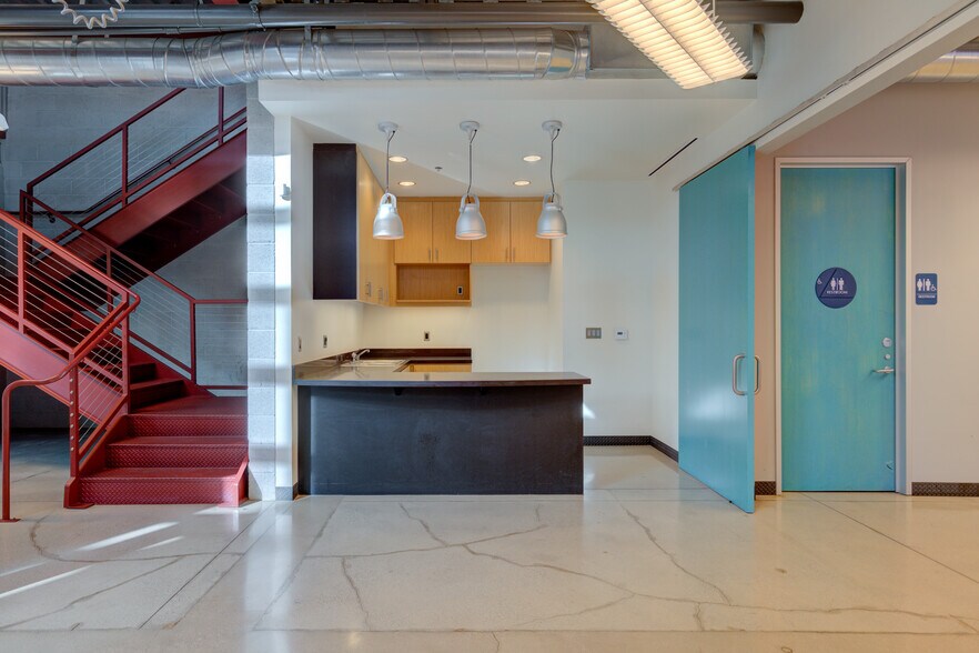 More Photos Of 130 Lomita St, El Segundo Research And Development For Lease