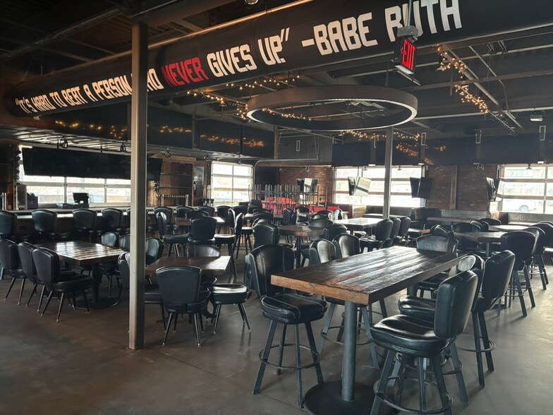 More Photos Of 810 E 1st St, Ankeny Restaurant For Lease