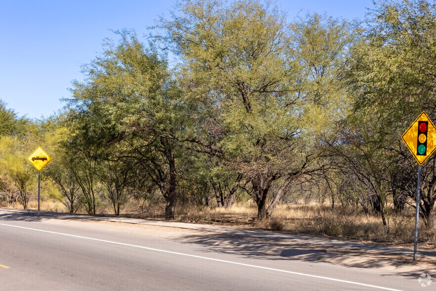 More Photos Of 1333 S Abrego Dr, Green Valley Land For Lease