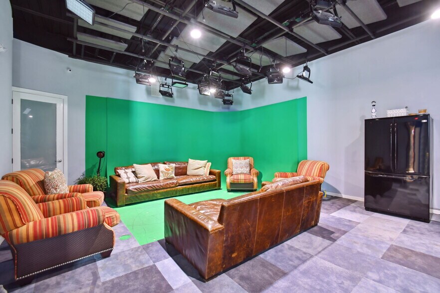 More Photos Of 3330 W Cypress St, Tampa Office For Sale