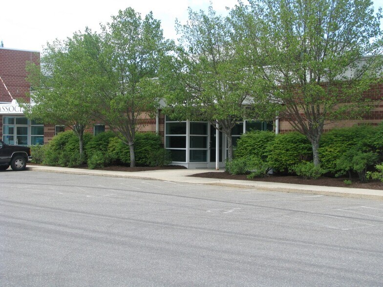 More Photos Of 100 Griffin Rd, Portsmouth Medical For Sale