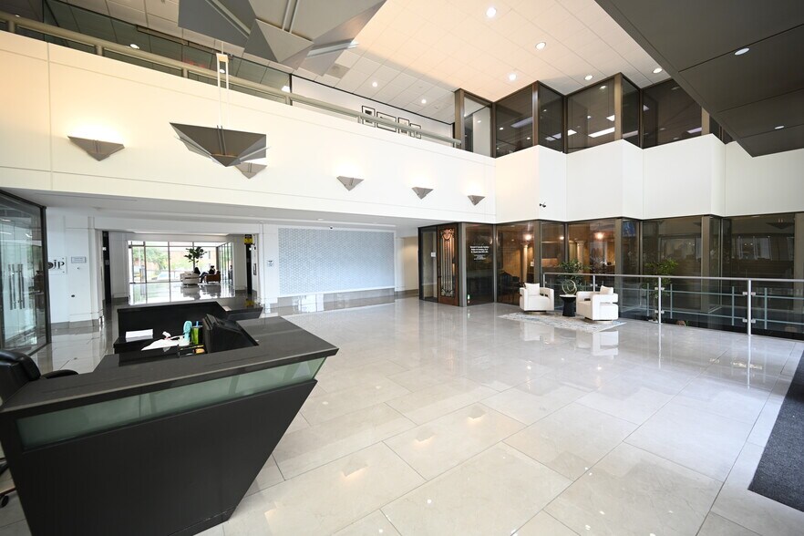 More Photos Of 2401 Fountain View Dr, Houston Office For Lease