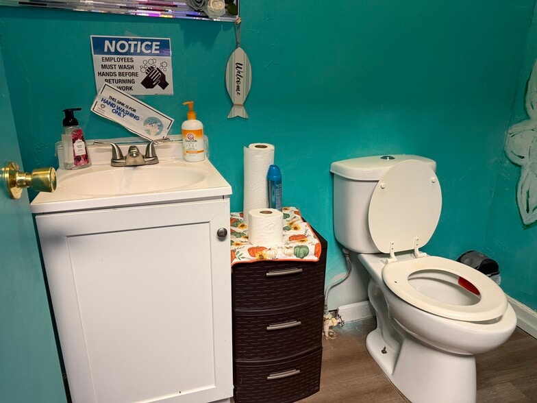 More Photos Of 130 Central Ave, Kincaid General Retail For Sale