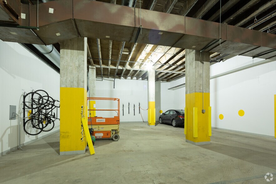 More Photos Of 300 W Adams St, Chicago Office For Sale