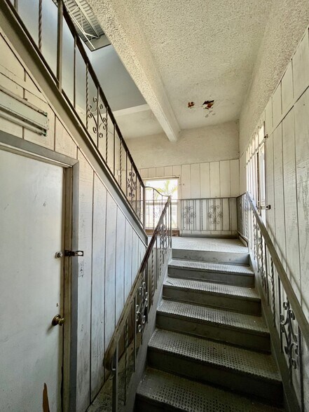 More Photos Of 2000 N Dixie Hwy, Hollywood Light Manufacturing For Lease