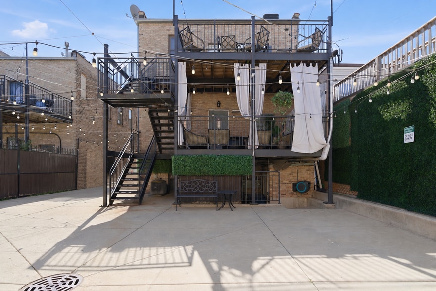 More Photos Of 2635 N Kedzie Ave, Chicago General Retail For Lease