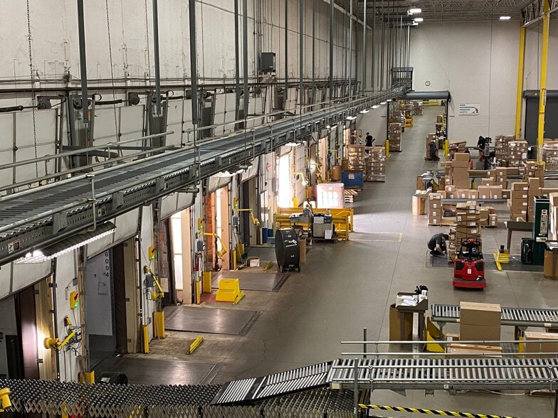 More Photos Of 13000 Darice Pky, Strongsville Warehouse For Lease