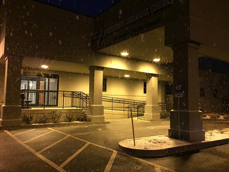 More Photos Of 19 Keewaydin Dr, Salem Research And Development For Lease