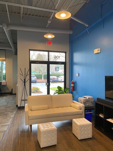 More Photos Of 7901 Strickland Rd, Raleigh Office Residential For Lease