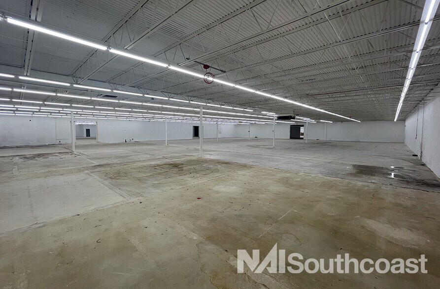 More Photos Of 3601 SE Dixie Hwy, Stuart Warehouse For Sale