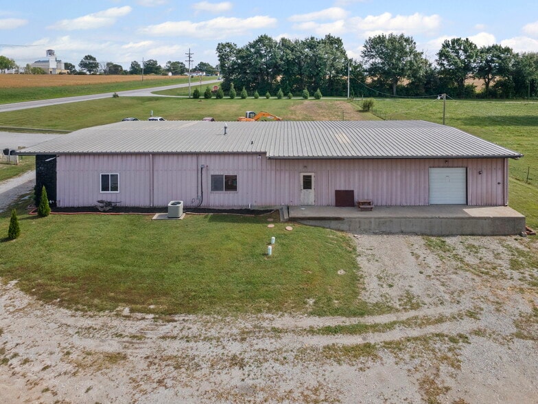 More Photos Of 3160 W Arrow St, Marshall Flex For Sale