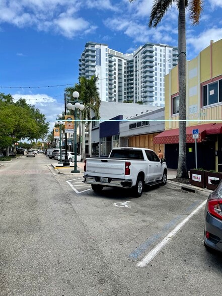 More Photos Of 1926 Hollywood Blvd, Hollywood Office For Lease