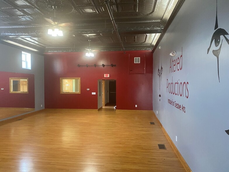 More Photos Of 201-209 W Pike St, Clarksburg Office Residential For Lease
