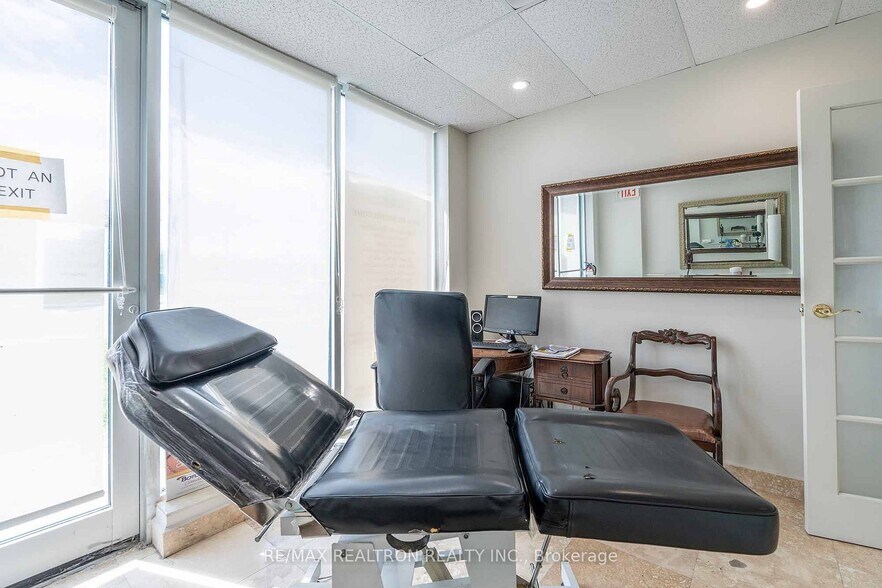 More Photos Of 11685 Yonge St, Richmond Hill Office For Sale