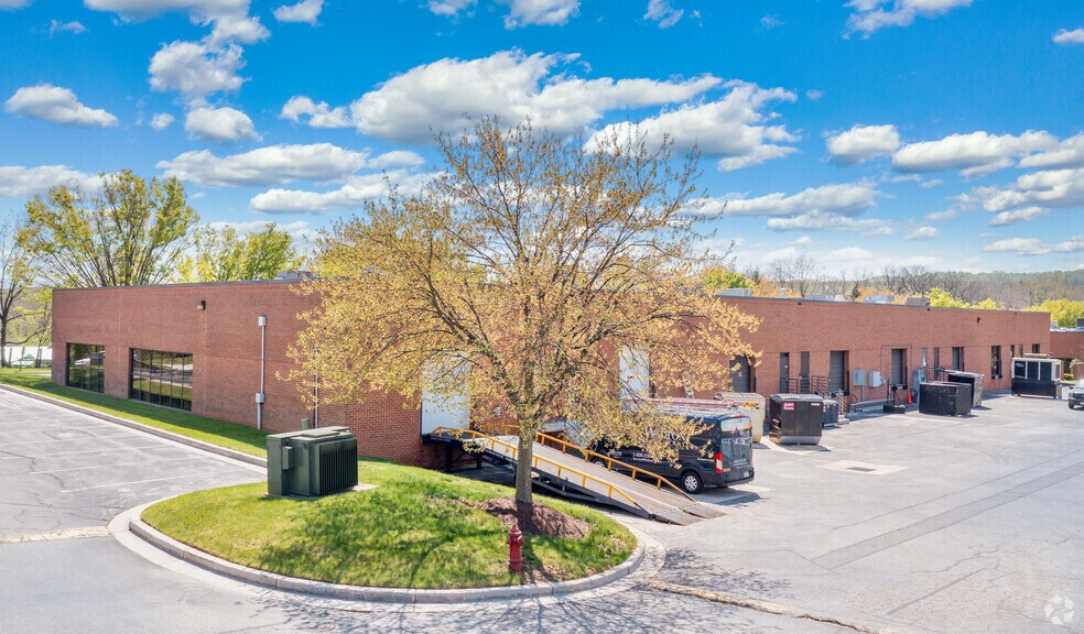 More Photos Of 150-164 Lakefront Dr, Cockeysville Flex For Lease