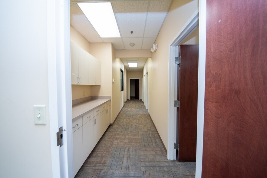 More Photos Of 501-505 E Broadway, Louisville Medical For Lease