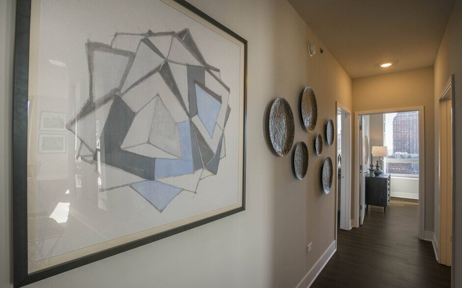 More Photos Of 801 S Financial Pl, Chicago Apartments For Lease