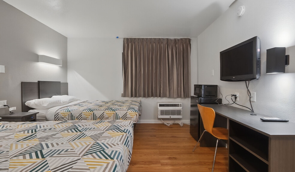 More Photos Of 1600 N Main St, Normal Hotel For Sale