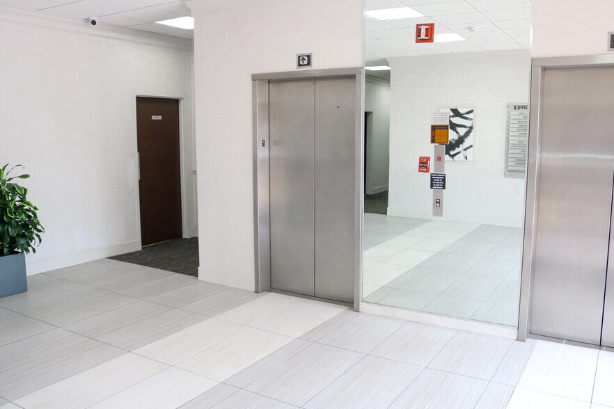 More Photos Of 1903 Central Dr, Bedford Coworking Space