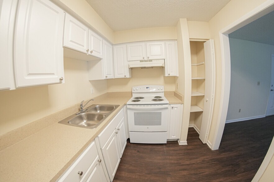 More Photos Of 38112 Townview Ave, Zephyrhills Apartments For Sale